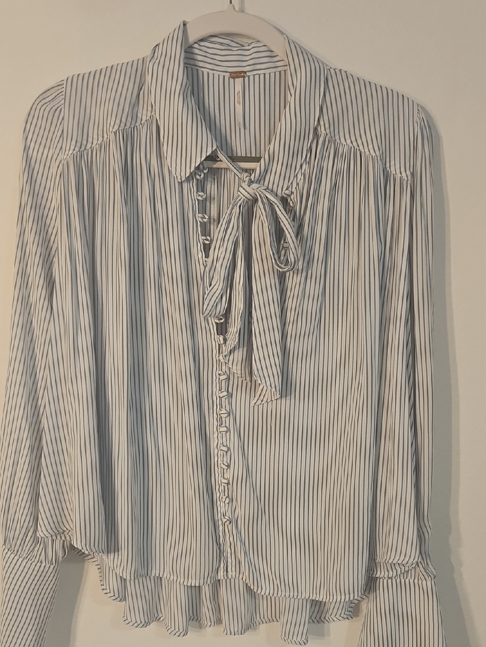 Free People Womens White and Blue Striped Tie-Neck Blouse Sz S / P
